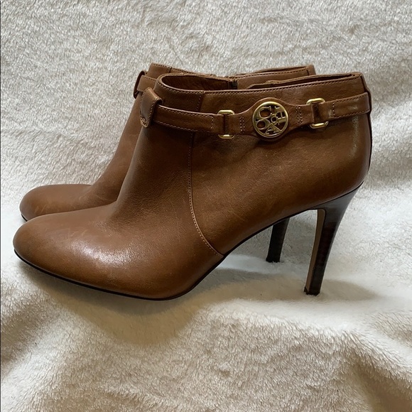 Coach - Picture 2 of 9